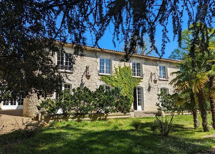 Grande Maison Familiale Avec Piscine Chauffée, Wifi Et Parking à - Fr-1-653-284 *